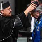 El cantante Joan Manuel Serrat recibe doctorado honoris causa por la UANL