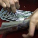 El peso pierde terreno frente al dólar; moneda americana sube 11 centavos