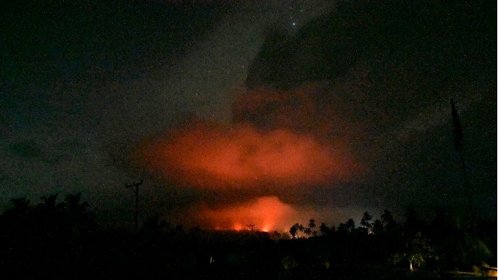 Erupción del volcán Lewotobi Laki-Laki en Indonesia deja 9 muertos