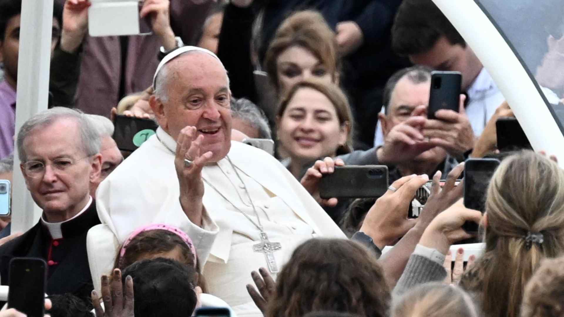 Expresidentes piden al papa su intermediación para una transición “en paz” en Venezuela