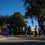 Arizona vota en casillas blindadas con guardias, drones y perímetros vallados