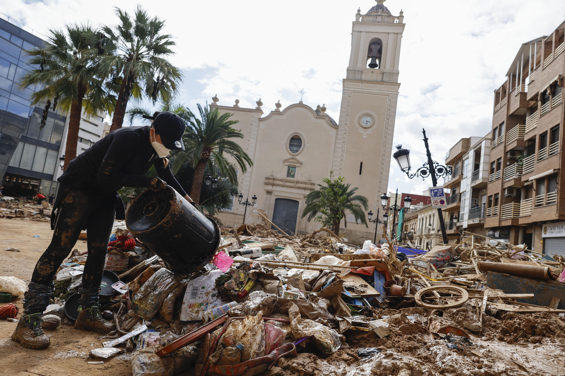 Gobierno de España eleva a 211 los muertos por el temporal en Valencia