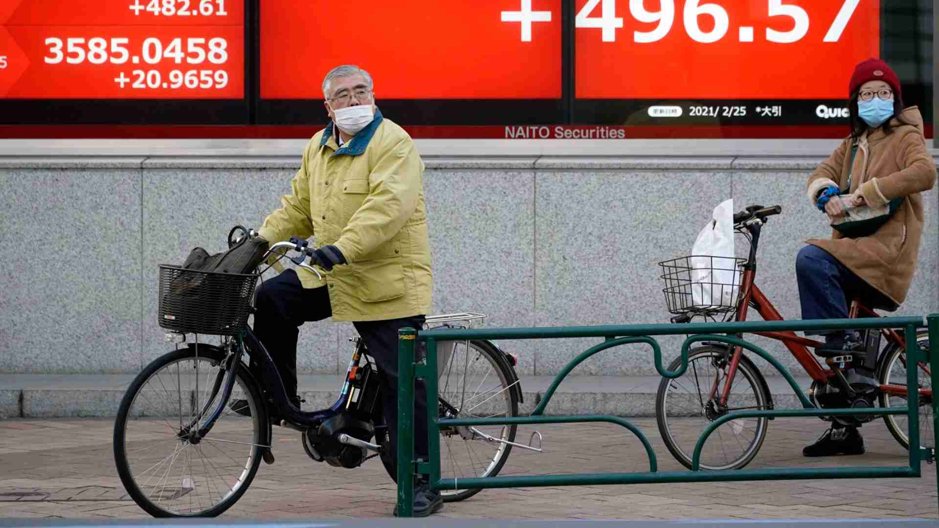 Japón introduce penas de prisión para ciclistas que utilicen el celular o conduzcan ebrios