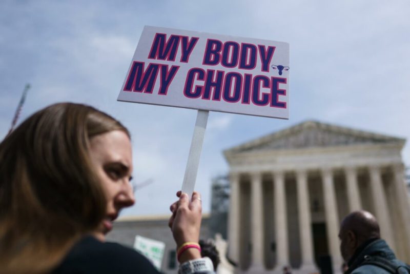 Búsquedas de la palabra 'aborto' se disparan en Google tras la victoria de Trump - manifestacion-a-favor-del-aborto-en-el-tribunal-supremo-de-eeuu-1024x683