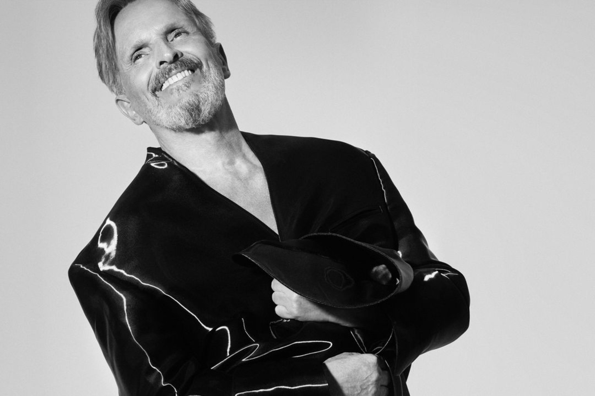 Miguel Bosé anuncia una gira por México y España en 2025, tras ocho años sin dar conciertos