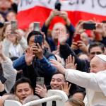 Papa Francisco insta a los jóvenes a no conformarse con ser “estrellas de un día” en redes sociales