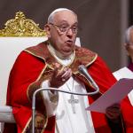 Papa Francisco celebró misa por los 123 obispos y cardenales muertos este año