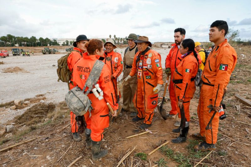 'Topos' colaboran en la búsqueda de cadáveres tras el temporal en España - topos-azteca-en-espana-1024x683