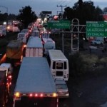 Caos en la autopista México-Querétaro por choque entre tractocamiones