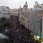 Miles de personas salen a las calles en Valencia, España, para reclamar la gestión de la dana