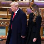 Trump comienza su primer día en el poder con una misa en la catedral de Washington