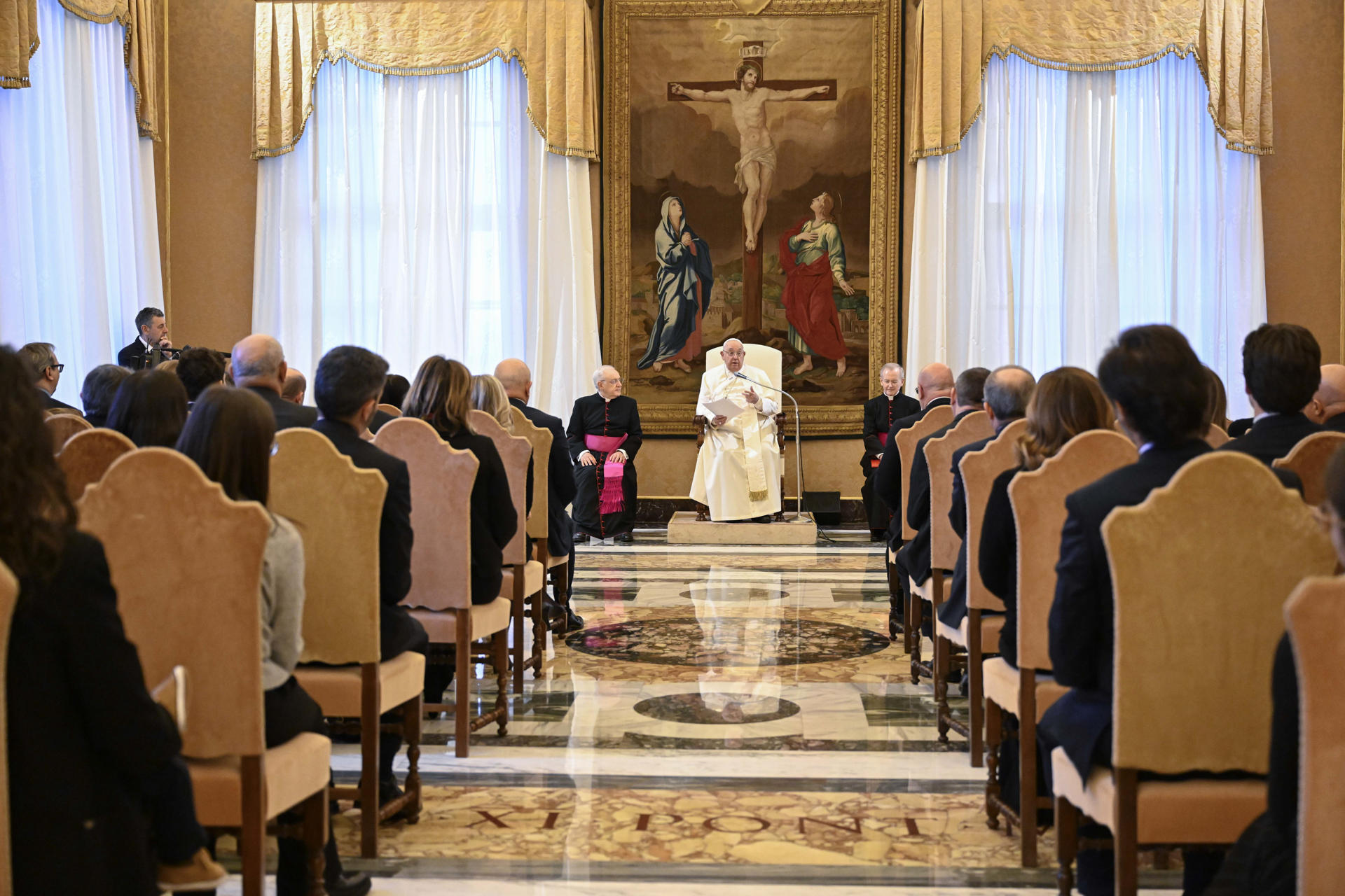 El papa Francisco critica la inversión estatal en armas: “Invertir en matar. ¡Están locos!”