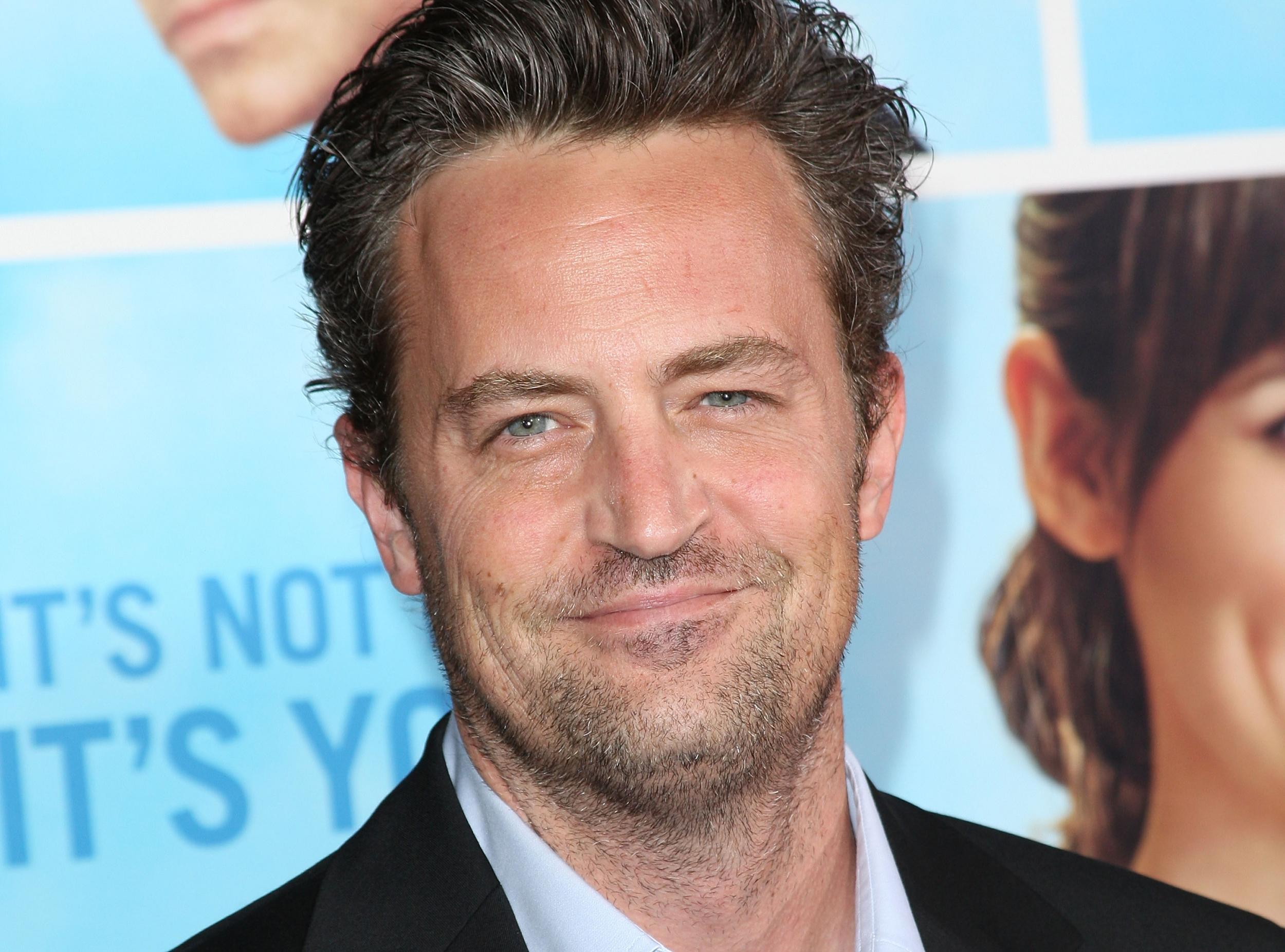 Crean beca en Medicina de las Adicciones con el nombre del actor Matthew Perry