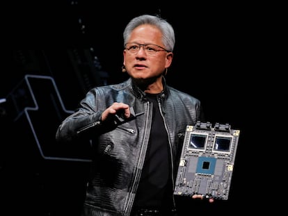 El consejero delegado de Nvidia, Jensen Huang, presenta la plataforma Nvidia Blackwell en un evento en Taipei, Taiwán, en junio.