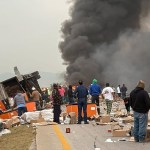 #Video Tráiler se accidenta en el Arco Norte; aprovechan para robar la carga