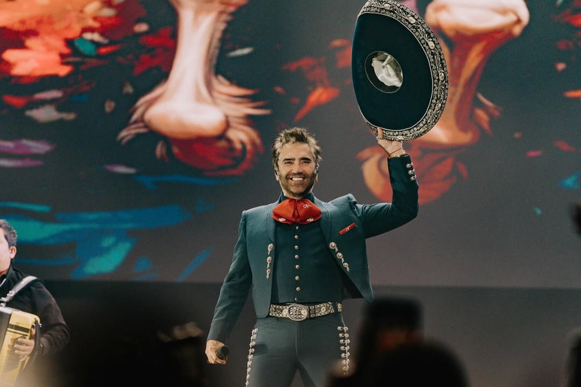 Recibir Premio Lo Nuestro a la Excelencia es de los galardones más importantes en mi carrera: Alejandro Fernández