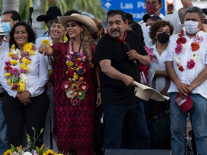 Evelyn Salgado candidata de Morena y Felix Salgado Macedonio celebran en Acapulco, Guerrero al declarar que ganó la gubernatura del estado de Guerrero y se convertirá en  la primera mujer gobernadora en la historia del estado.