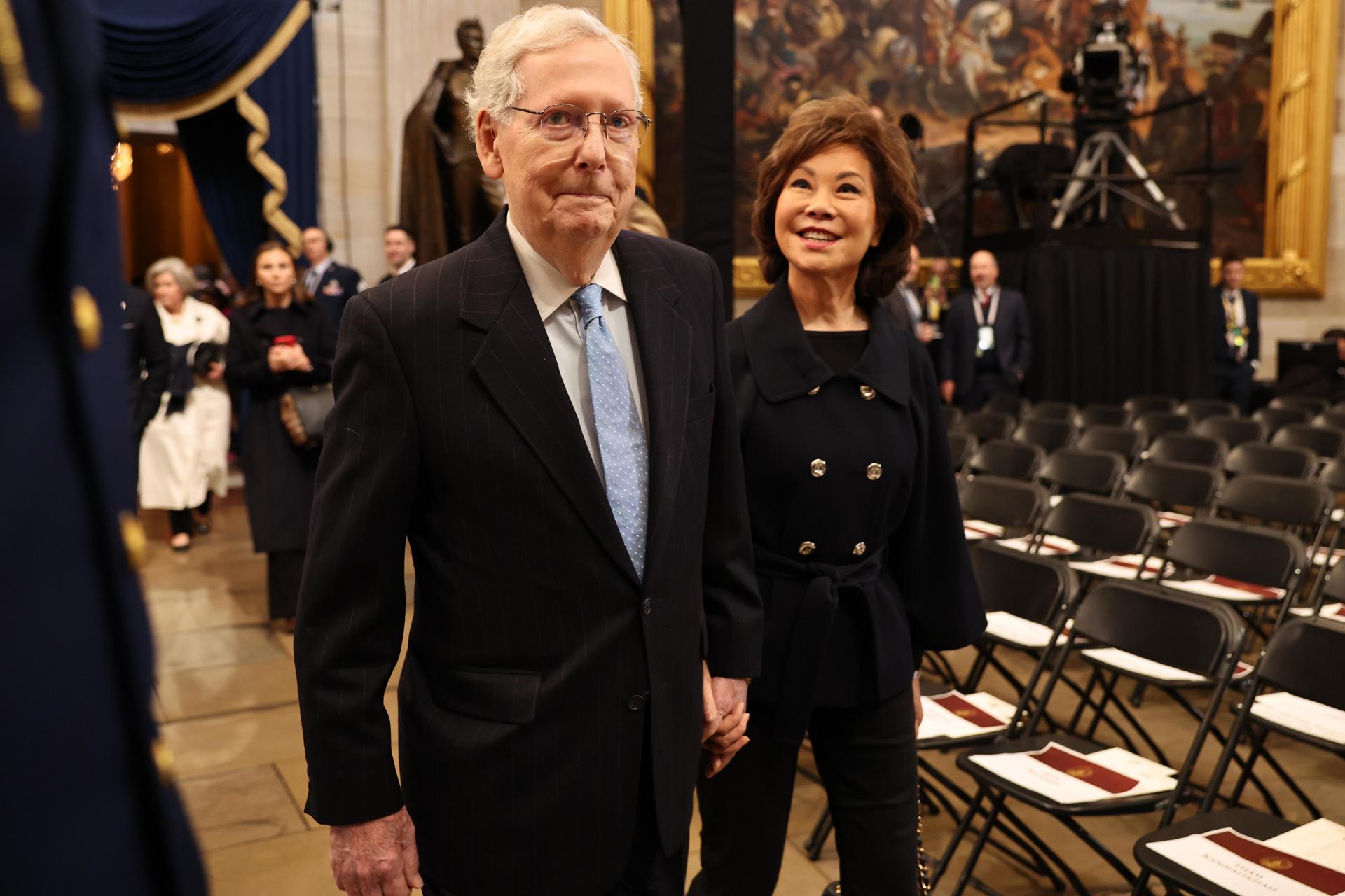 El senador republicano estadounidense Mitch McConnell, de 82 años, sufre una nueva caída