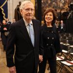 El senador republicano estadounidense Mitch McConnell, de 82 años, sufre una nueva caída