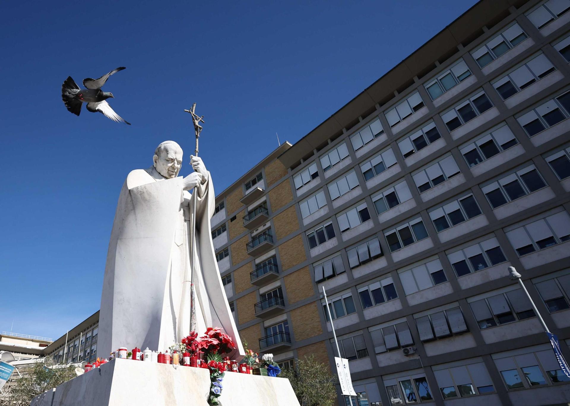 “Todavía necesito tratamiento para mi bronquitis”, dice papa Francisco