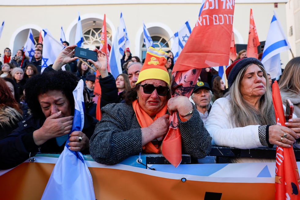 Funeral de la exrehén israelí Shiri Bibas y sus hijos Ariel y Kfir, este miércoles en Rishon Le'Zion.