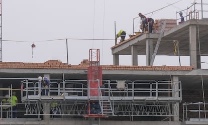 Construcción de viviendas en la localidad sevillana de Dos Hermanas FOTO.ALEJANDRO RUESGA