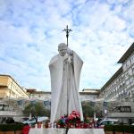 Primera ministra italiana Giorgia Meloni visita al papa Francisco en el hospital