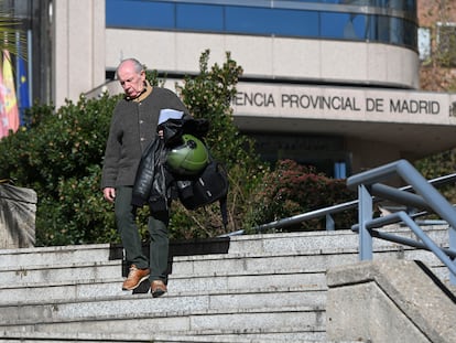 Rodrigo Rato, ante la Audiencia Provincial de Madrid, tras recoger la sentencia del pasado diciembre.