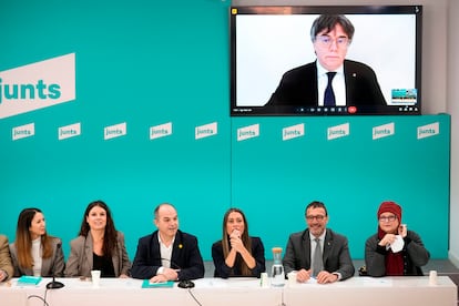 Carles Puigdemont atiende por videoconferencia la reunión de la ejecutiva de Junts, este lunes.