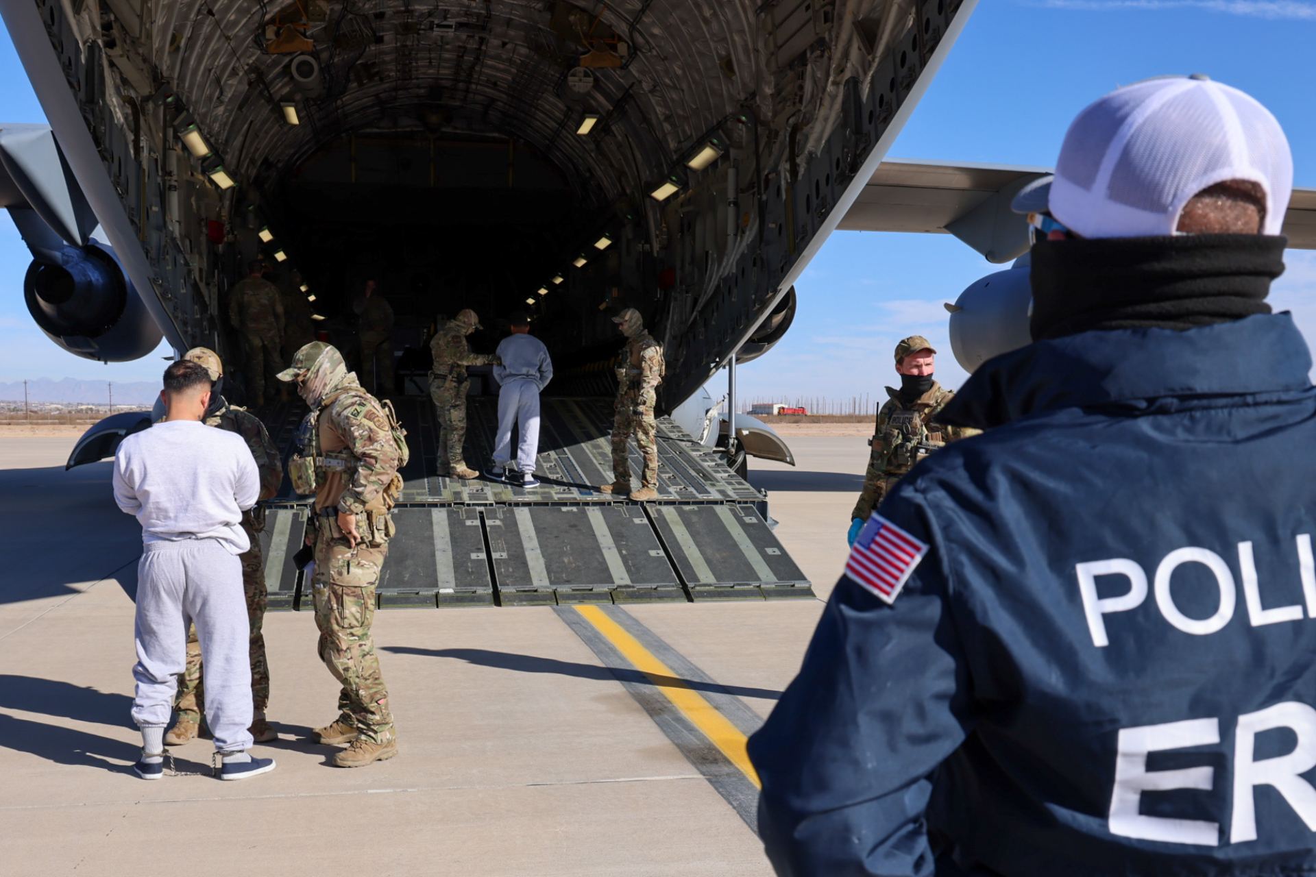 Casa Blanca asegura que migrantes enviados a Guantánamo eran miembros del Tren de Aragua