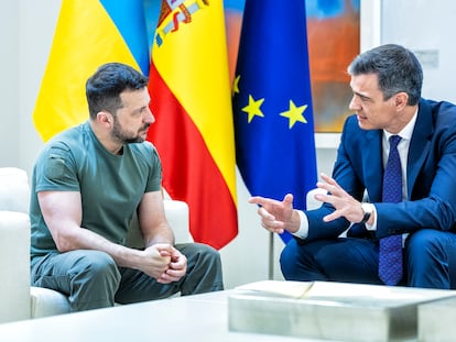 Pedro Sánchez, en un encuentro con el presidente de Ucrania, Volodímir Zelenski, en La Moncloa, el pasado mayo.