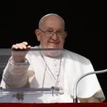 Papa Francisco sigue en estado “crítico” pero “estable”