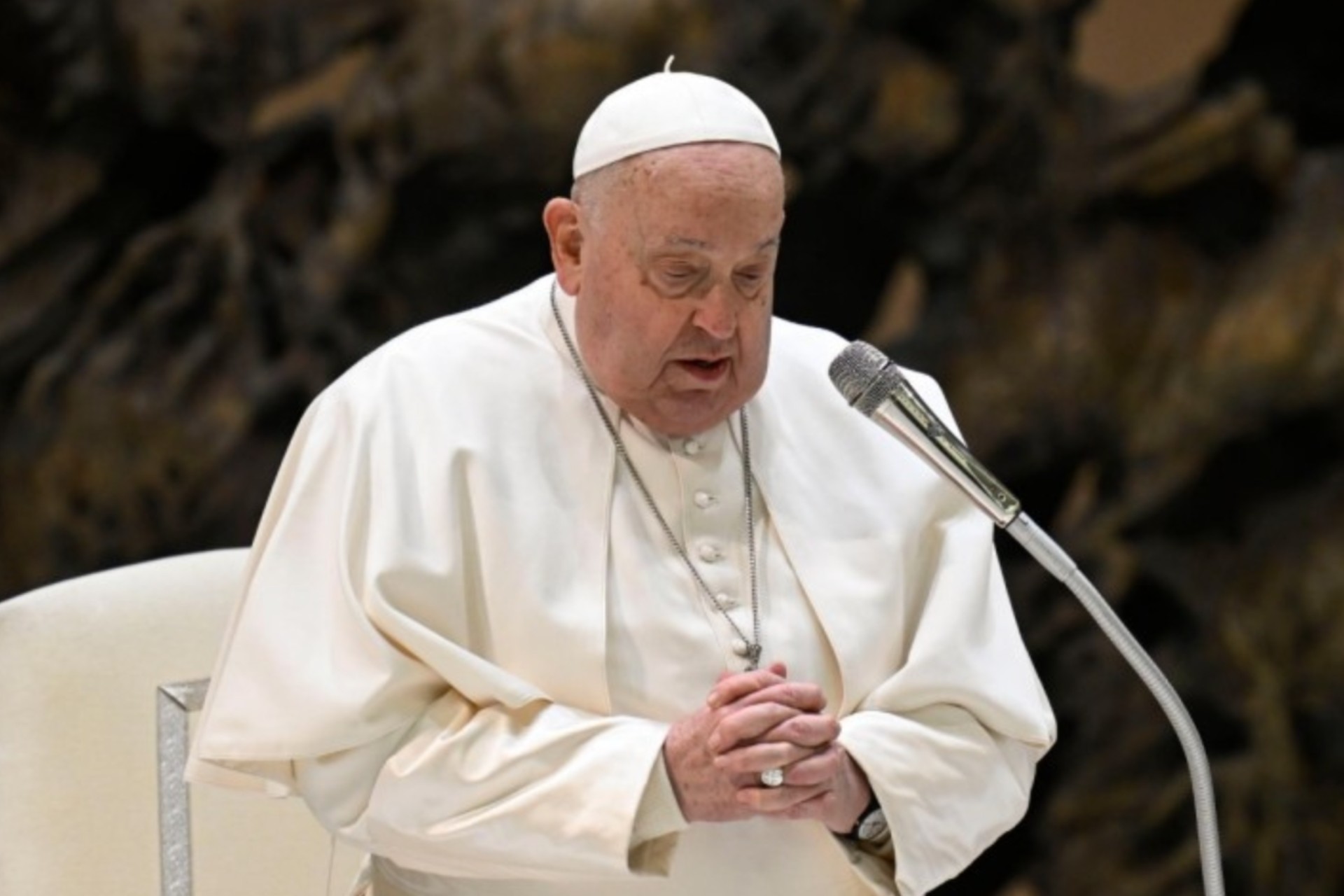 Papa Francisco no lee la catequesis de la audiencia por “fuerte resfriado”