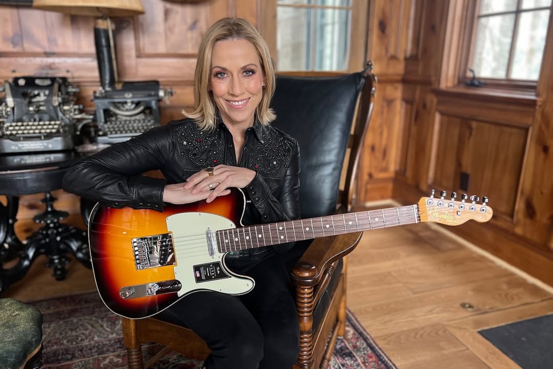 Cantante Sheryl Crow vende su Tesla para protestar contra Musk y dona dinero a la radio pública