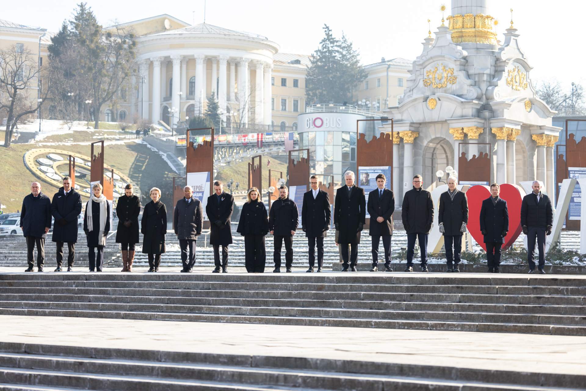 Ucrania conmemora con sus aliados europeos y sin EE.UU. tres años de la invasión rusa