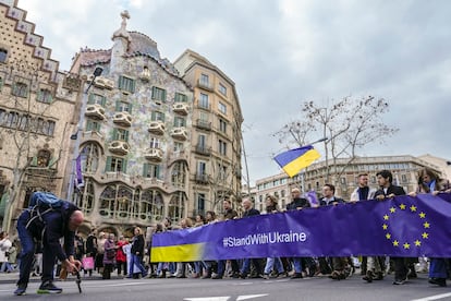 Manifestación en Barcelona de apoyo a Ucrania, este domingo.