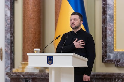 Zelenski durante una ceremonia en Kiev para honrar a los soldados ucranios fallecidos en el conflicto.