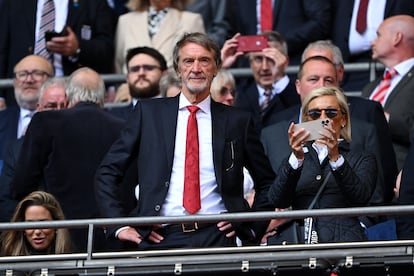 Jim Ratcliffe observa desde las gradas la final de la Copa FA en Londres,