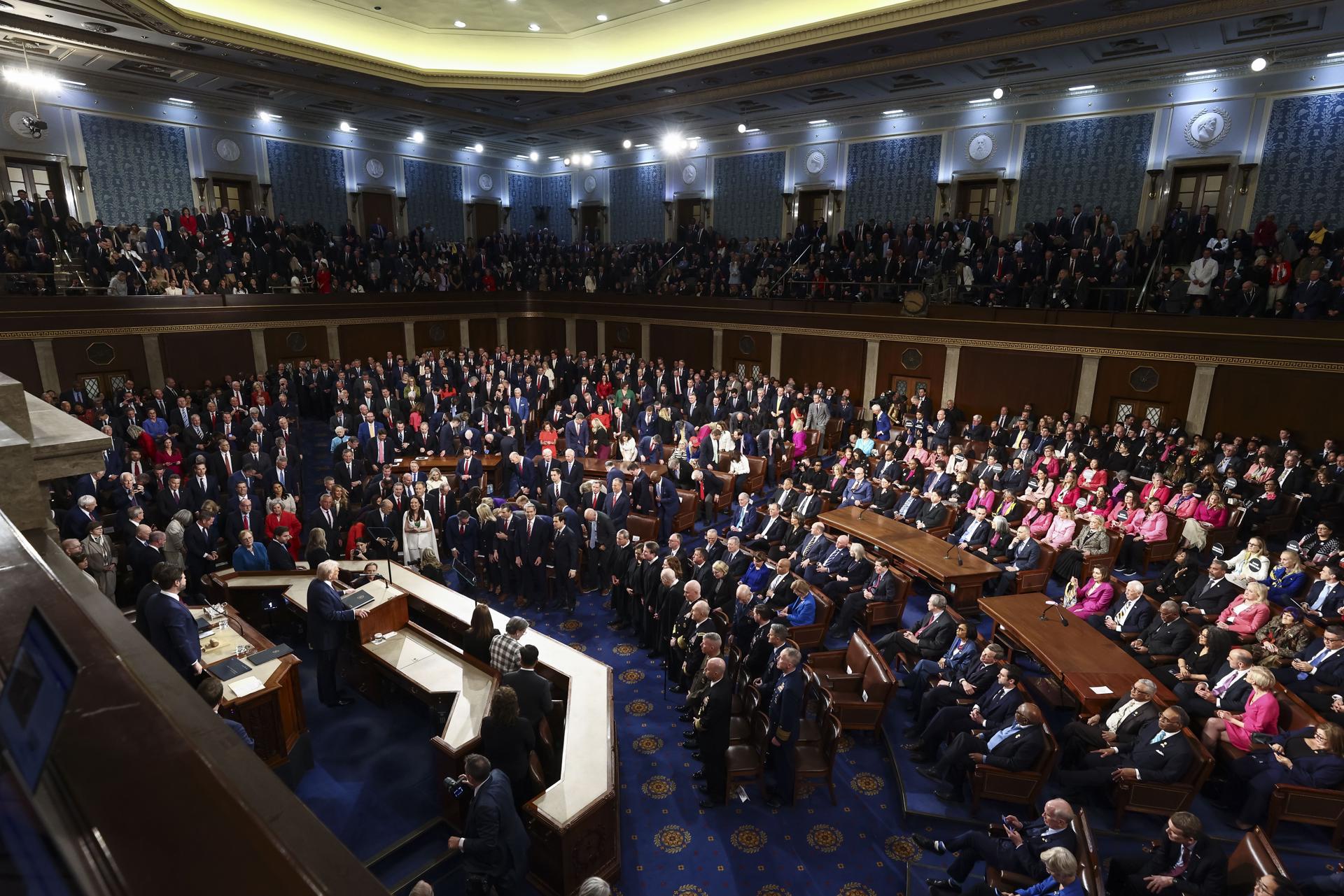 Democrátas interrumpen a Trump con abucheos durante su discurso en el Congreso