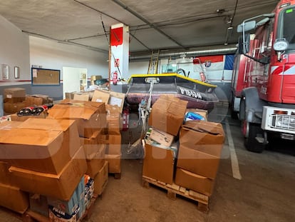 Cientos de productos donados se estropean en las dependencias municipales de Santiago del Teide.