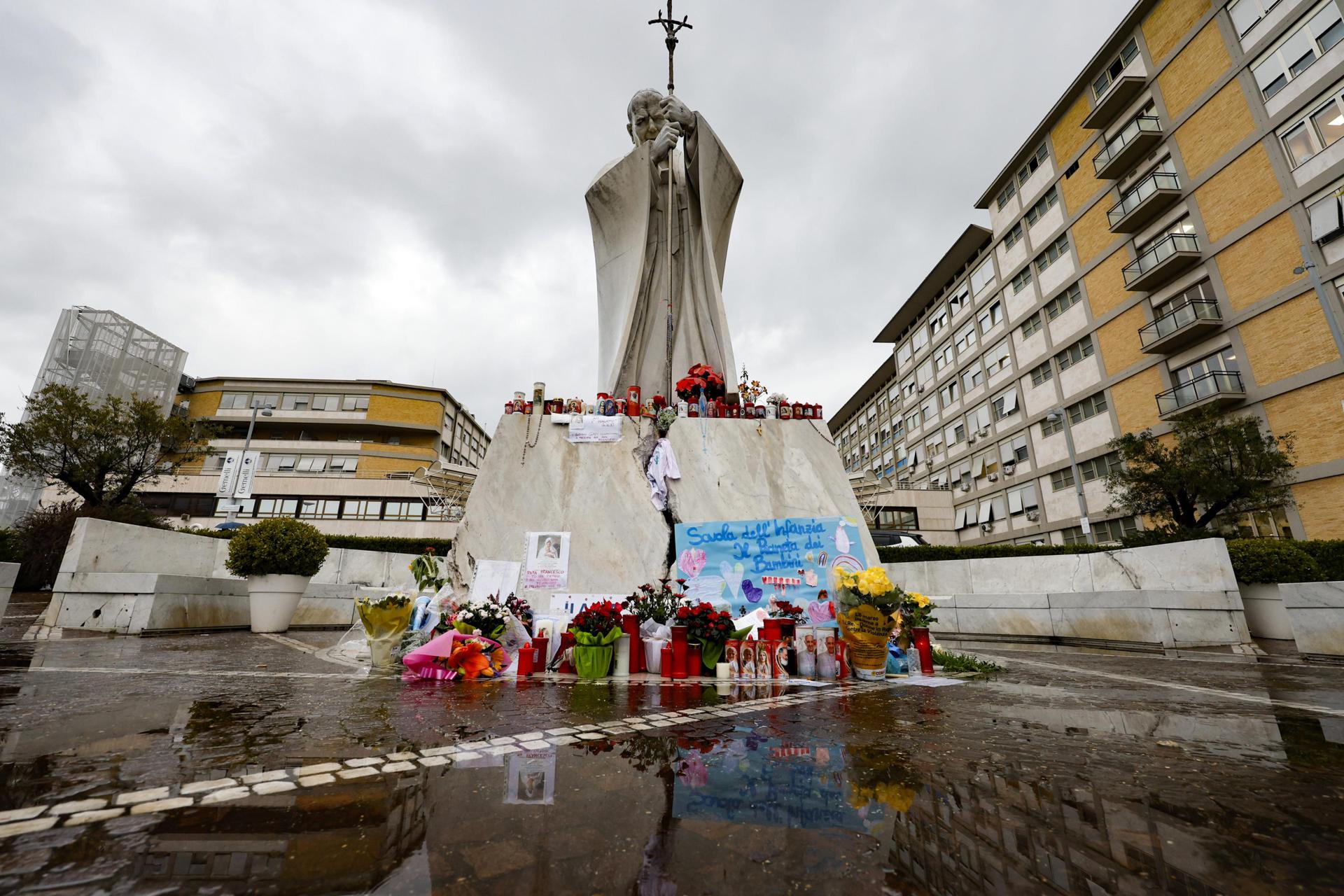 El papa no ha sufrido más crisis respiratorias y el broncoespasmo no afectó otros órganos