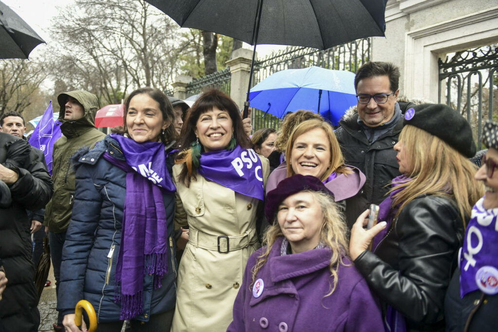 Miles de personas marchan en Madrid por los derechos de las mujeres - 8f2521e6edd691f950de3078bbb96f6ff367a62bw-1024x683