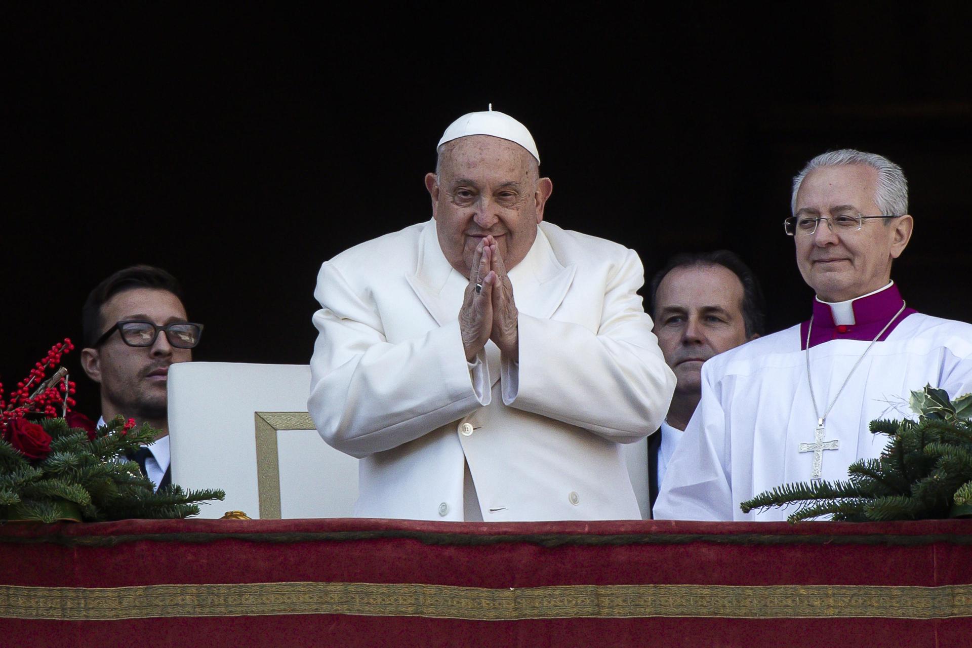 Papa Francisco empieza con fisioterapia motora sin presentar nuevas crisis respiratorias