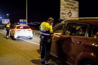 Imagen de archivo de los Mossos d'Esquadra en un control de tráfico.