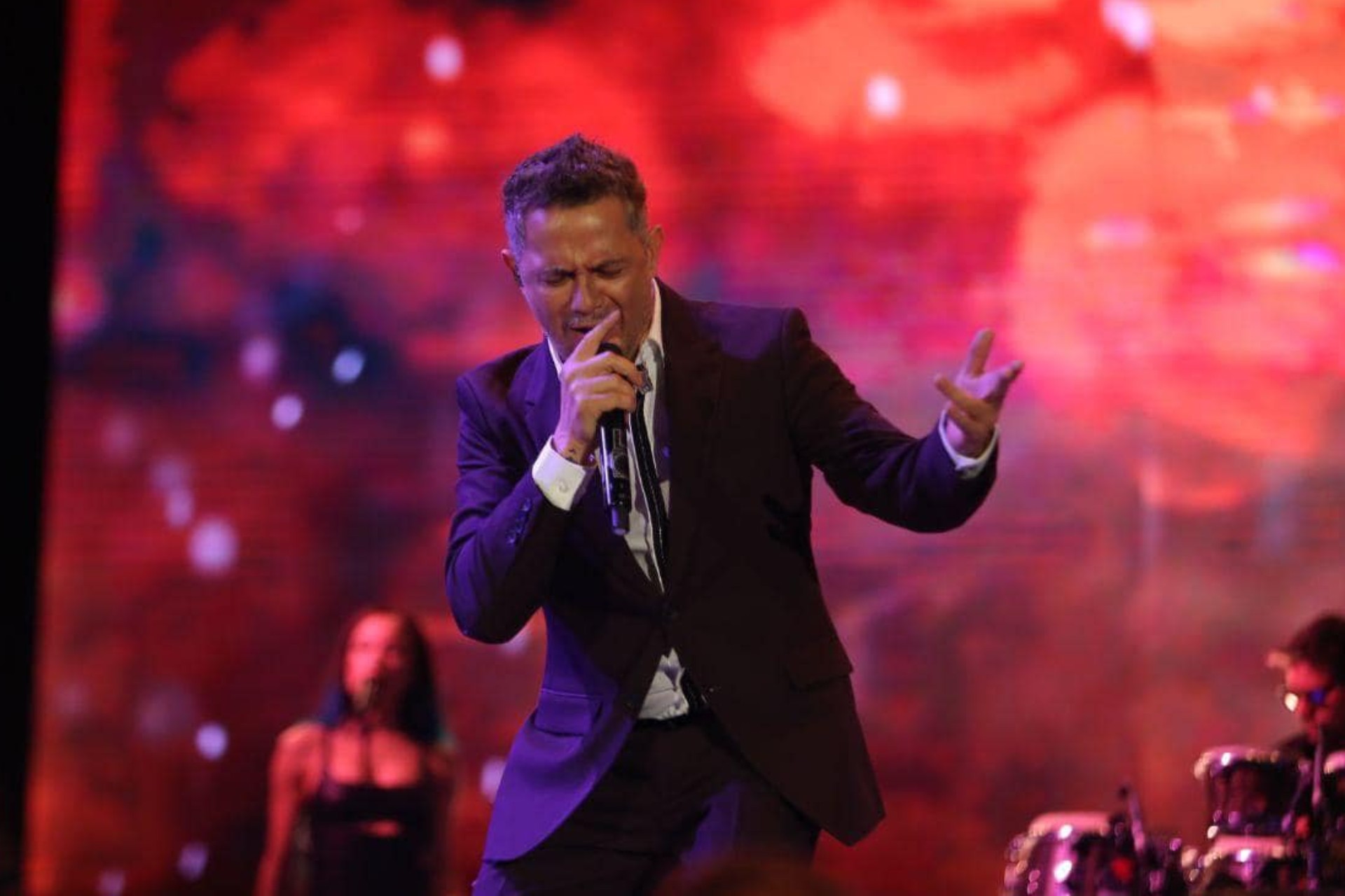 Alejandro Sanz emociona al público en el Carnaval Mazatlán 2025