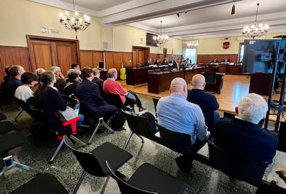 SEVILLA, 03/03/2025.- Sala de la Audiencia de Sevilla que acoge a partir de este lunes el inicio del juicio sobre la adjudicación de los derechos de explotación del yacimiento minero de Los Frailes, en Aznalcóllar (Sevilla), a la empresa México-Minorbis, en el que están procesadas 16 personas y que se celebrará a lo largo de cerca de 40 sesiones. EFE/Roberto Ruiz Oliva