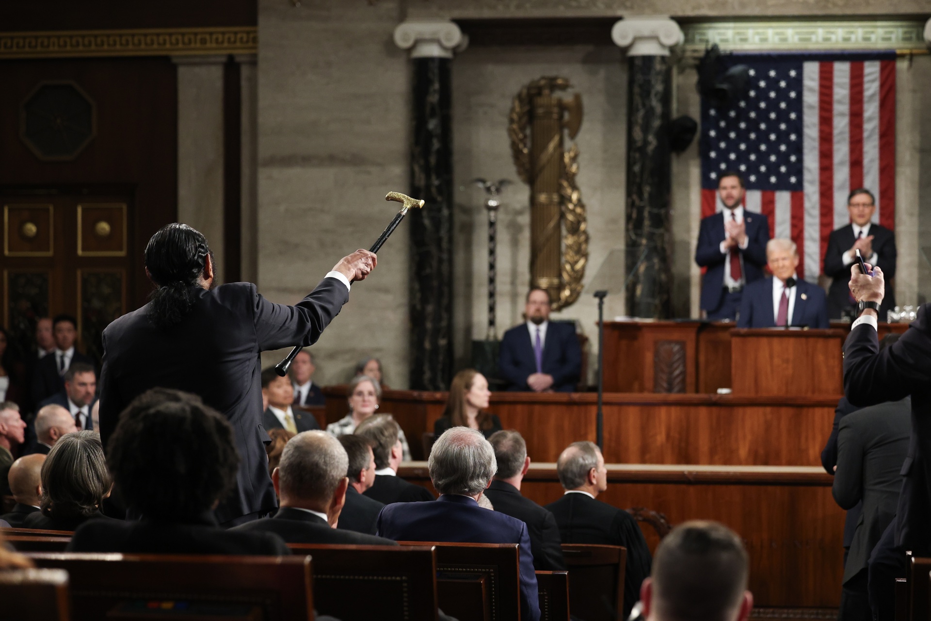 El congresista demócrata Al Green, expulsado por interrumpir el discurso de Trump