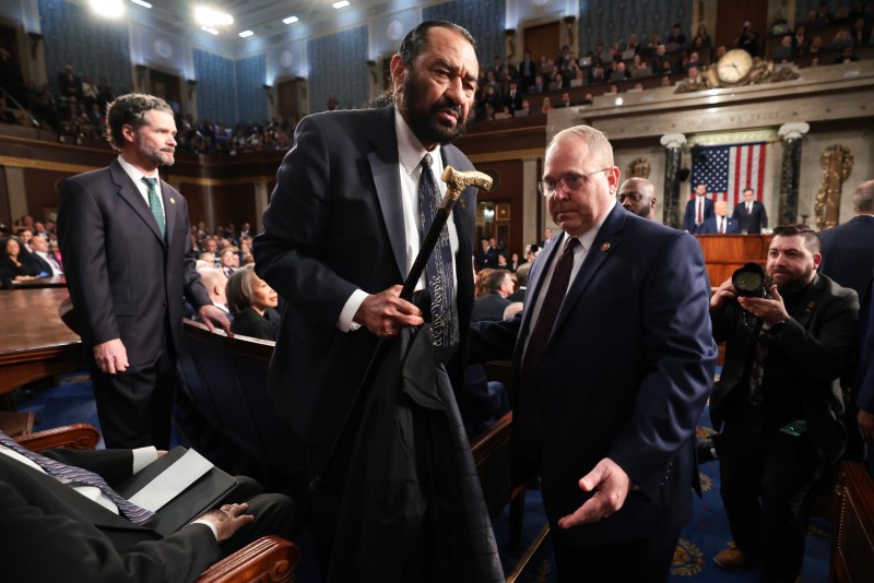 El congresista demócrata Al Green, expulsado por interrumpir el discurso de Trump - el-congresista-democrata-al-green-expulsado-por-interrumpir-el-discurso-de-trump-2-1024x683