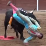 #Video Torero Emilio Macías sufre una grave cornada en Tlaxcala