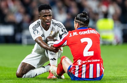 Vinicius y Giménez en un momento del partido.